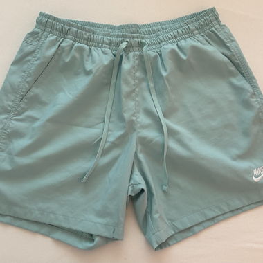 Nike Shorts in 4 verschiedenen Farben