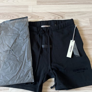 Essentials Shorts schwarz
