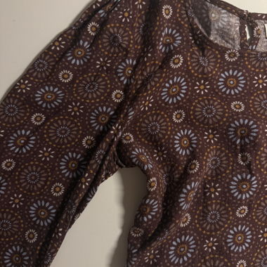 brauner rückenfreier Pullover