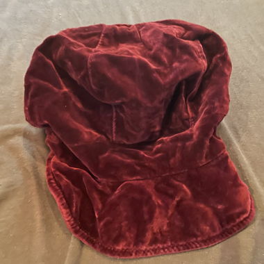 Chapeau vintage en joli velours rouge ;)