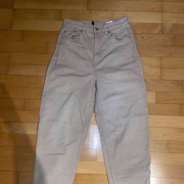 beige Jeans