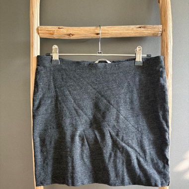 Grauer Jupe, Basic