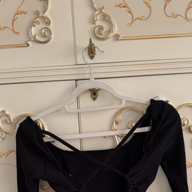 schwarzes Langarm Crop Top, mit Schnürung hinten
