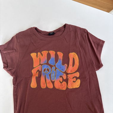 T-Shirt URBAN OUTFiTTERS