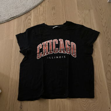 schwarzes t-shirt
