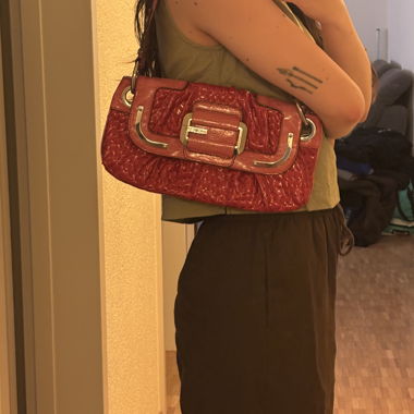 Vintage Guess red shoulder bag