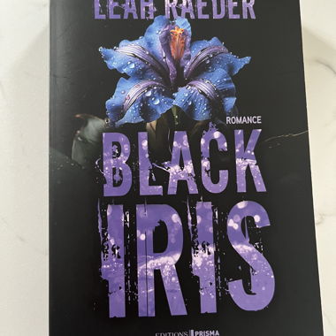 Libro Black Iris