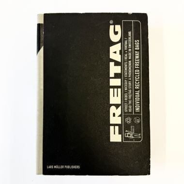 Libro Y2K sulle borse Freitag