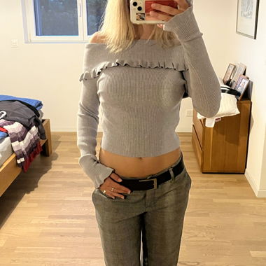 Top a manica lunga, off-shoulder