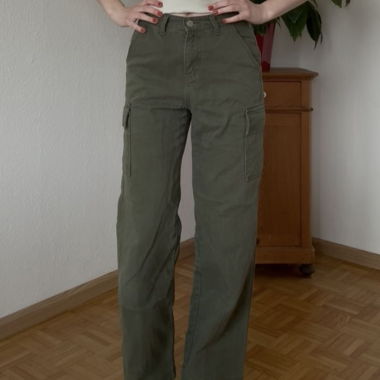 grüne cargo-hose