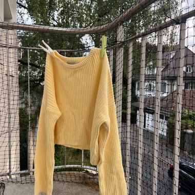 Pull en maille jaune