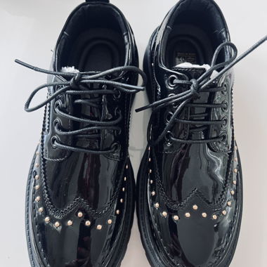 Black patent shoes