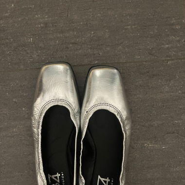 Silberne Ballerina glänzend