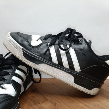 Adidas Originals rivalry low
