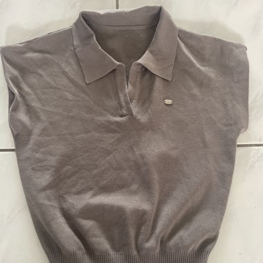Braunes Poloshirt