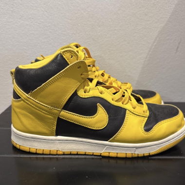 Nike High-Top Sneaker