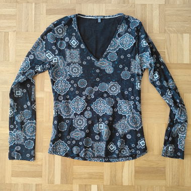 Long-sleeve shirt with pattern