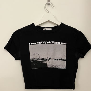 Schwarzes Top mit Aufdruck