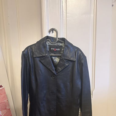 Manteau en cuir noir
