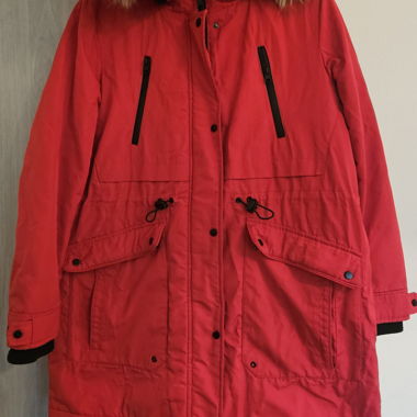 Rote Winterparka mit Fellkapuze L-XL