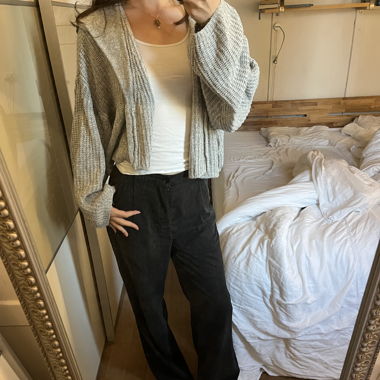Cardigan in maglia grigia con cappuccio