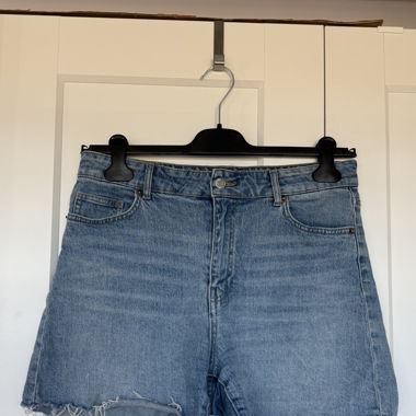 kurze Jeanshose