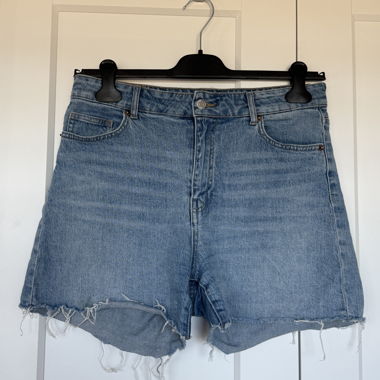kurze Jeanshose