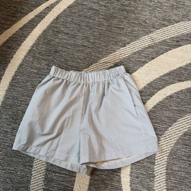 Short ampio a righe con vita elasticizzata