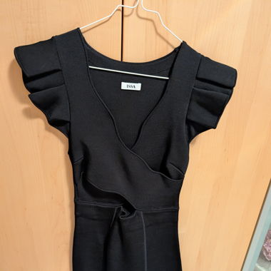Schwarzes Kleid