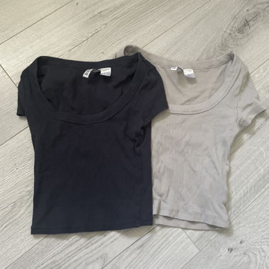 2 T-shirts courts