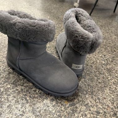 Stivali UGG in pelle scamosciata grigi