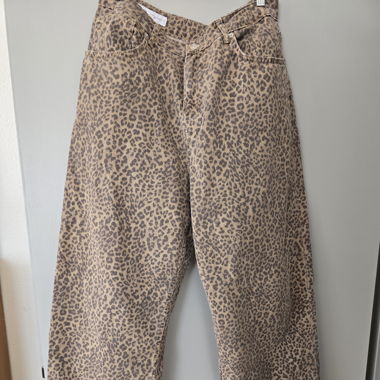 Jeans im Leo-Look