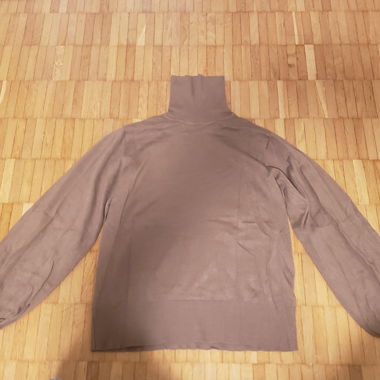 Legerer Rippenstrick-Rollkragenpullover