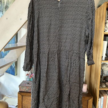 Robe noire motif fleuri