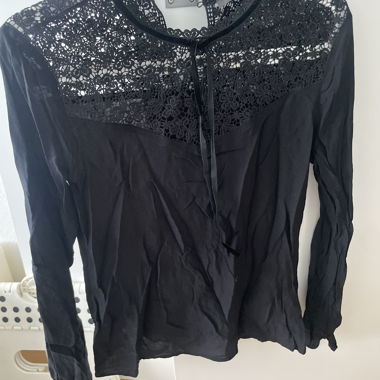 Blusa nera Esprit con pizzo