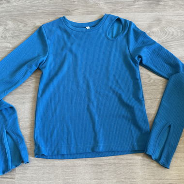 Top blu a maniche lunghe