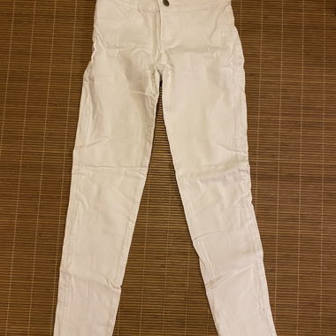 White high-waist jeans
