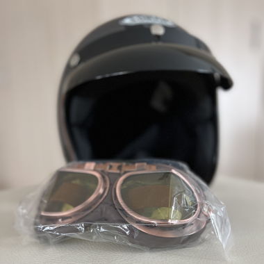 JetHelm mit Vintage Brille
