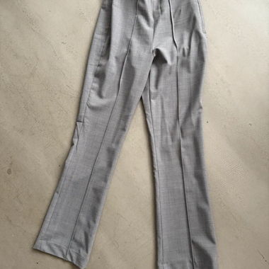 Pantalon de costume gris pour femme Arket en laine