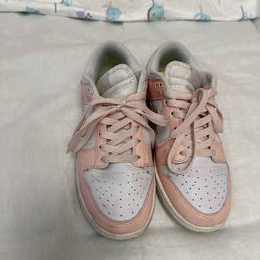 Rosa-weisse Sneaker