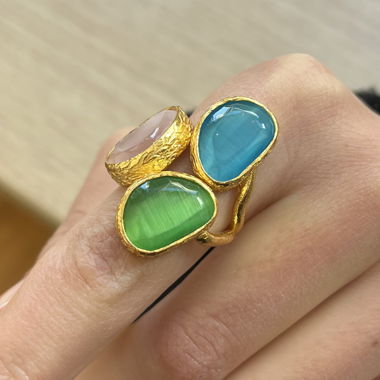 Buntfarbener goldener Ring