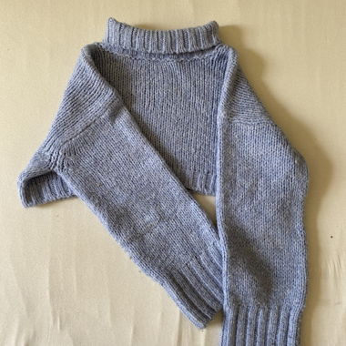 Maglione corto in maglia grigio/blu