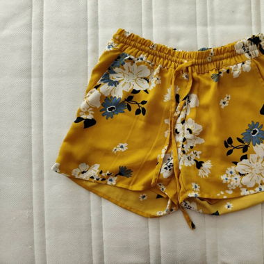 Shorts gelb