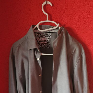Chemise à motif gris