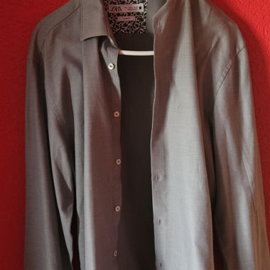 Chemise à motif gris