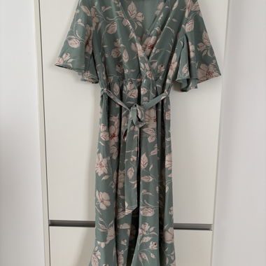 Midaxi-/Maxi Dress with Floral Pattern