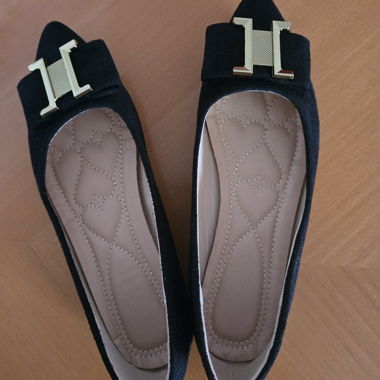Schwarze Ballerinas mit Schleife