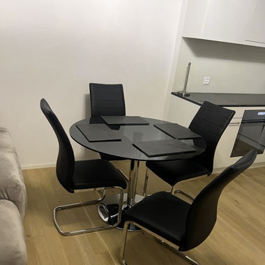 Glastisch mit 4 stühle 