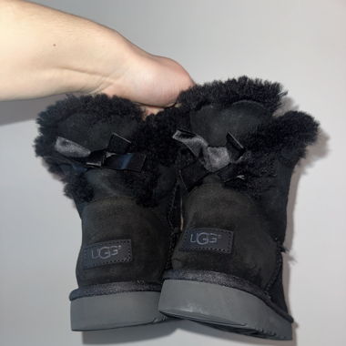 UGG T Mini Bailey Bow Gr 40