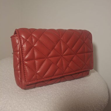 Nuova pochette Zara rossa